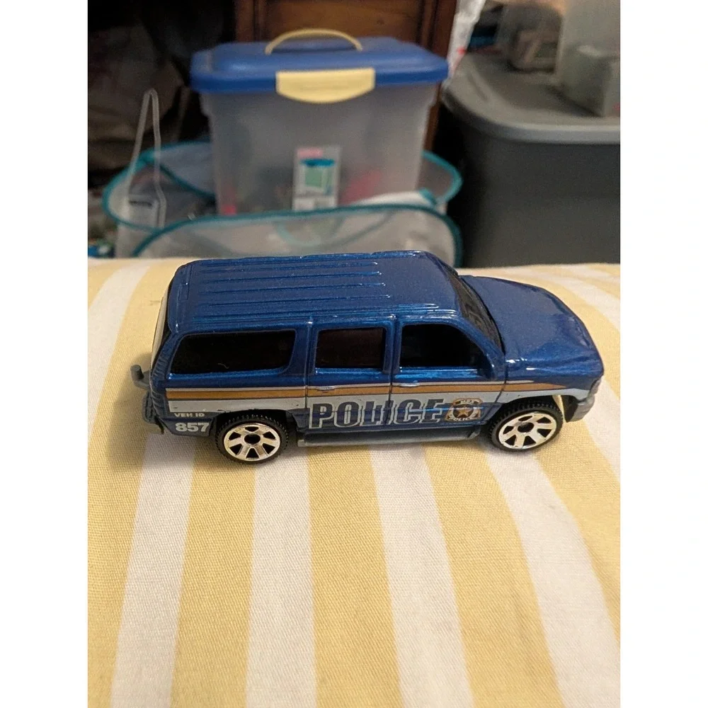 1999 MATCHBOX 2000 CHEVROLET SUBURBAN #857 BLUE 1:76 DIECAST 3